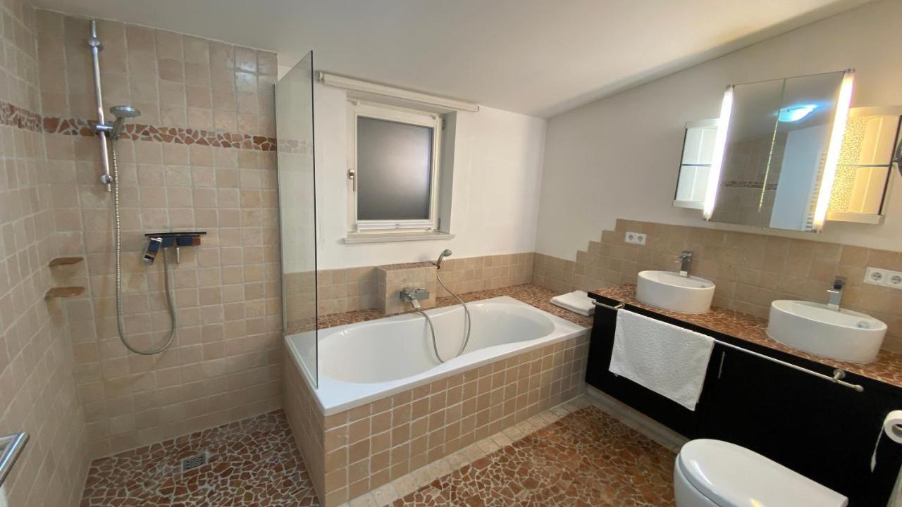Fewo Luxus Wohnung Im Eigenen Ferienhaus, 120 Qm, Naehe Regensburg Mit Balkon, Terrasse & Garten, Gute Zuganbindung Laber Exterior photo